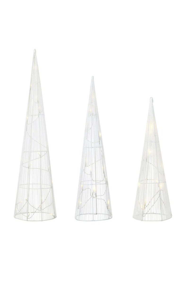 Dunge Hvit Fra Markslöjd - Disse stilige hvite lysdekorasjonene i forskjellige høyder, opptil 80 cm, gir en illusjon av elegante grantrær som sprer en varm hvit glød.