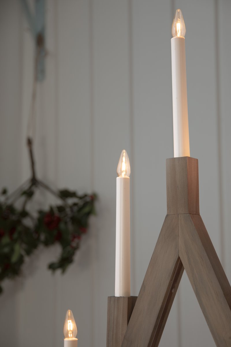 Bjurfors Lys brun Fra Markslöjd - Plasser den i vinduet eller p&aring; skjenken i stuen og skap en vakker julestemning.