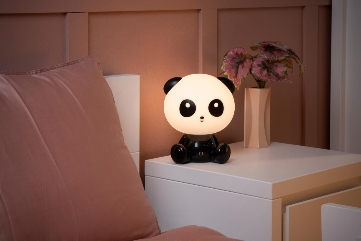 Dodo Panda Svart barnelampe Fra Lucide - Denne bordlampen med dyremotiv, med det koselige navnet Dodo, vil gi barna dine søte drømmer.