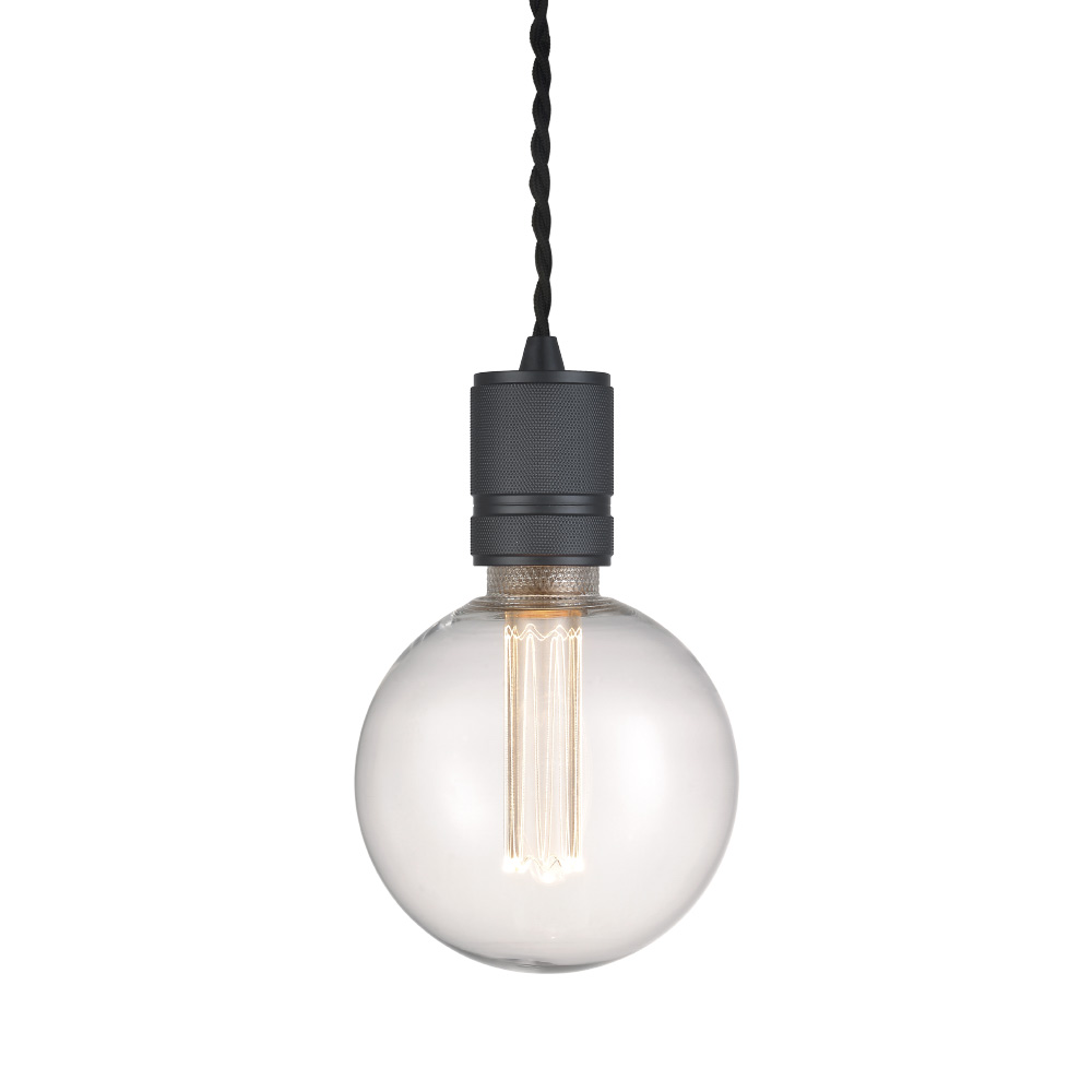 Halo Ø5 Svart Taklampe Fra Halo Design - Den robuste sokkelen i sort metall gir et sofistikert uttrykk som passer perfekt over kjøkkenet, i hallen eller som en del av en gruppebelysning.