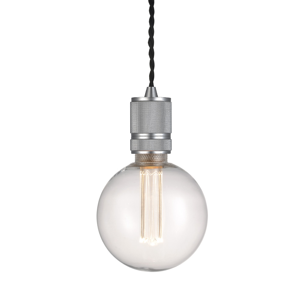 Halo Ø5 Sølv Taklampe Fra Halo Design - Den robuste sokkelen i metall med sølvfinish gir et sofistikert uttrykk som passer perfekt over kjøkkenet, i hallen eller som en del av en gruppebelysning.