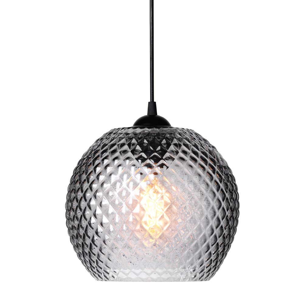 Nobb Ø22 Røyk Taklampe Fra Halo Design - Den sorte fjæringen gir en moderne kontrast og gjør at Nobb smelter inn i både klassiske og trendy miljøer.