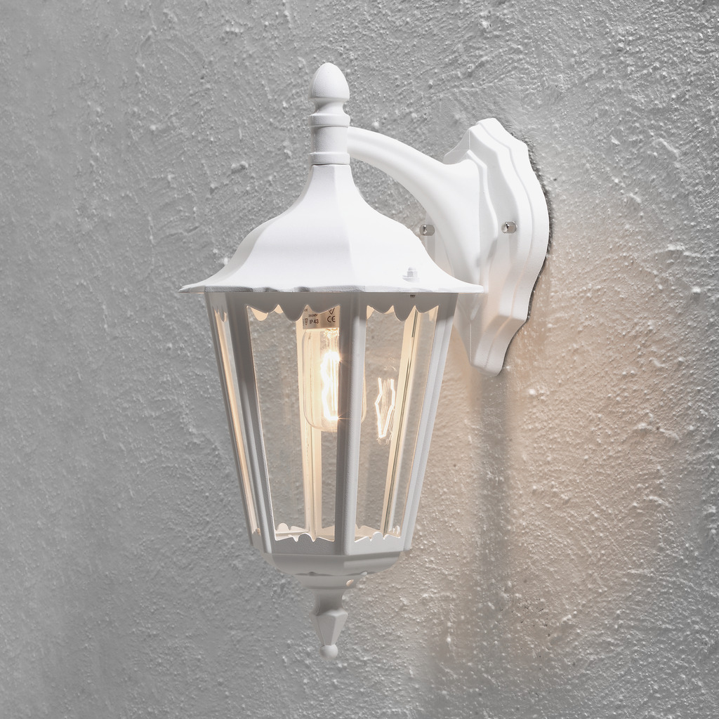 Firenze Hvit utendørslampe Fra Konstsmide - Gi fasaden din et klassisk og sofistikert utseende med denne stilige vegglampen i hvit finish!