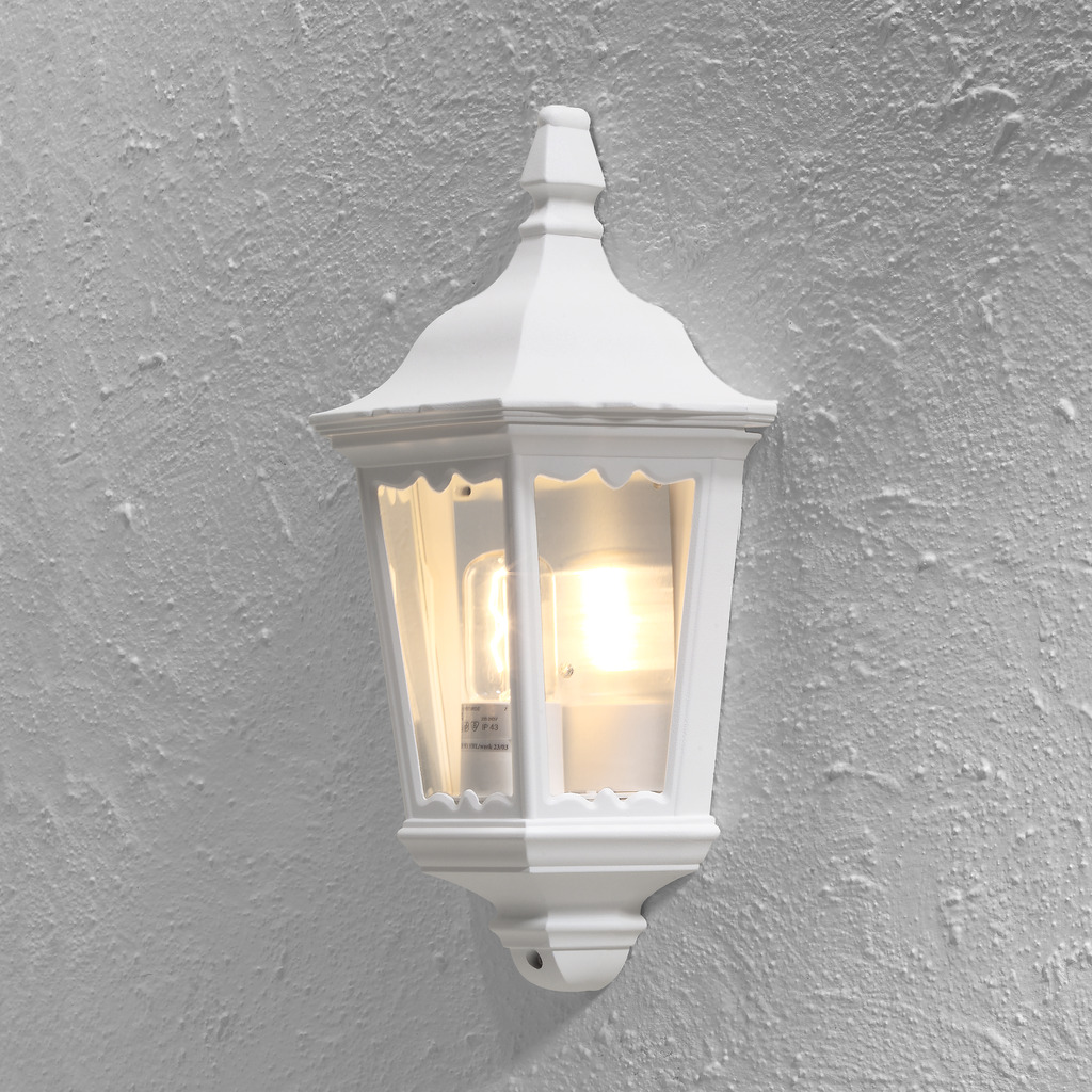 Firenze Hvit utendørslampe Fra Konstsmide - Gi fasaden din et klassisk og sofistikert utseende med denne stilige vegglampen i hvit finish!