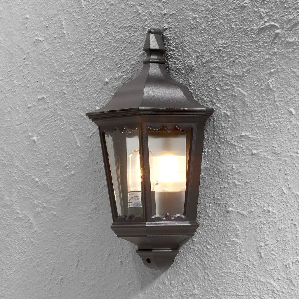 Firenze Svart utendørslampe Fra Konstsmide - Gi fasaden din et klassisk og sofistikert utseende med denne stilige vegglampen i svart finish!