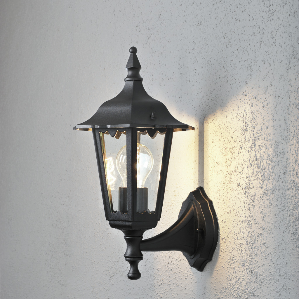 Firenze Svart utendørslampe Fra Konstsmide - Gi fasaden din et klassisk og sofistikert utseende med denne stilige vegglampen i svart finish!
