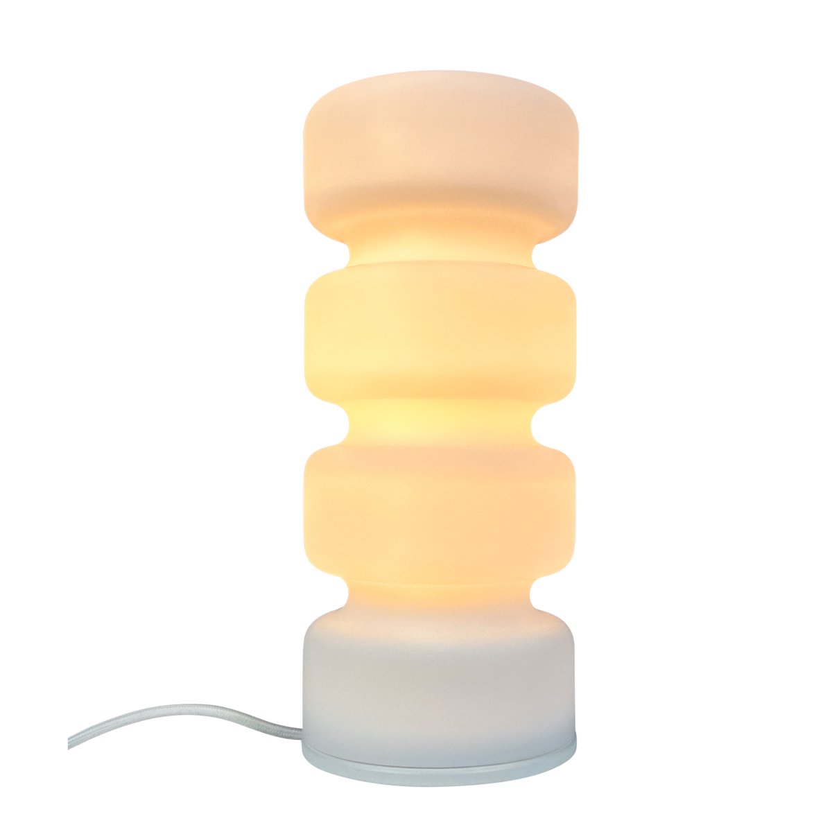 Olive 28cm Hvit bordlampe Fra Dyberg Larsen - Olive kombinerar funktion och estetik p&aring; ett unikt s&auml;tt och blir en stilfull inredningsdetalj i ditt hem.