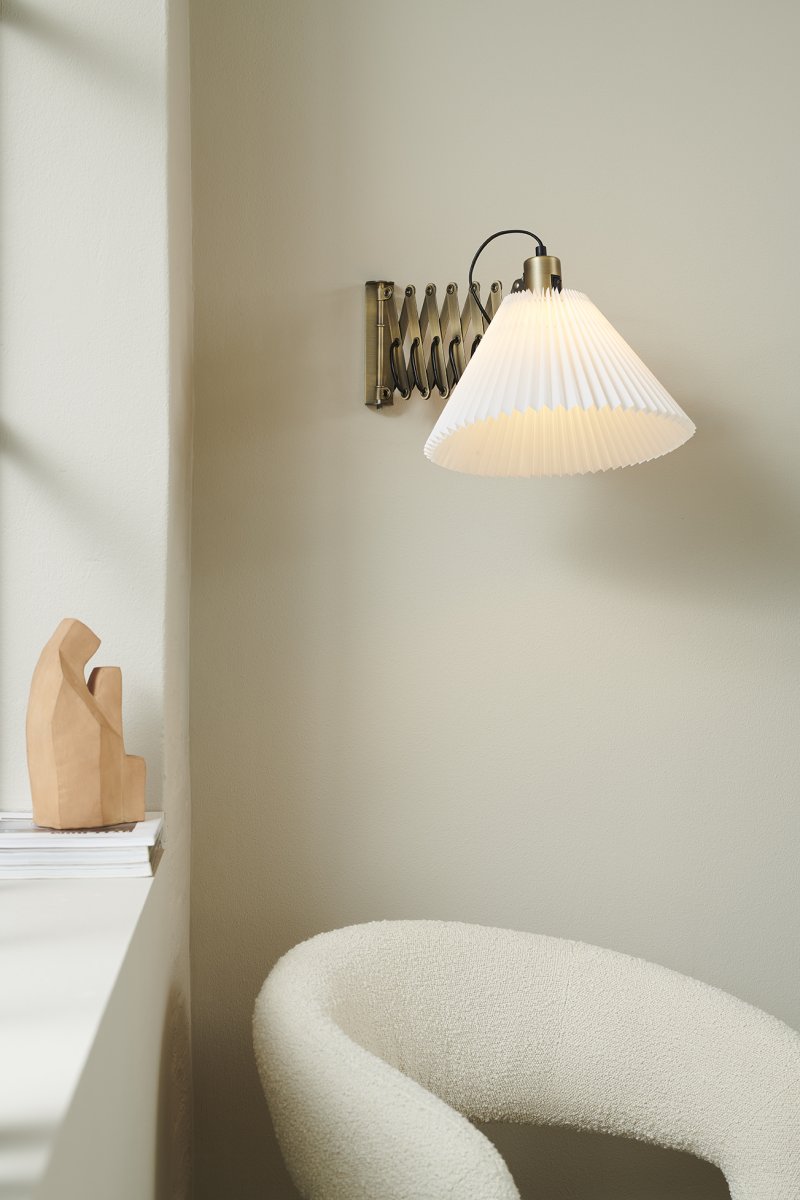 Medina Ø33 Antikk messing vegglampe Fra Halo Design - Leveres med 2m plastledning, str&oslash;mbryter og st&oslash;psel.