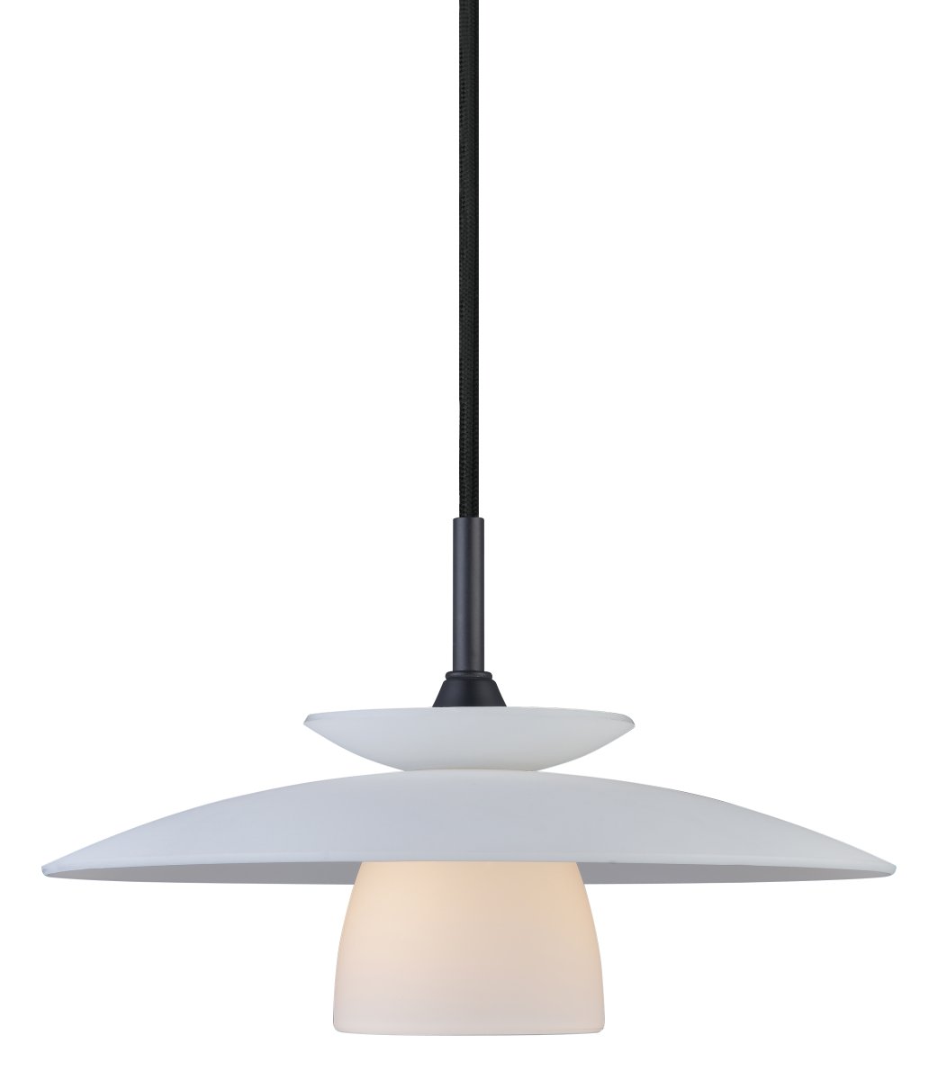 Scandic Ø25 Opal Taklampe Fra Halo Design - Scandic er mer enn bare en lampe &ndash; det er en stilig detalj som l&oslash;fter hele rommet og skaper en innbydende atmosf&aelig;re.