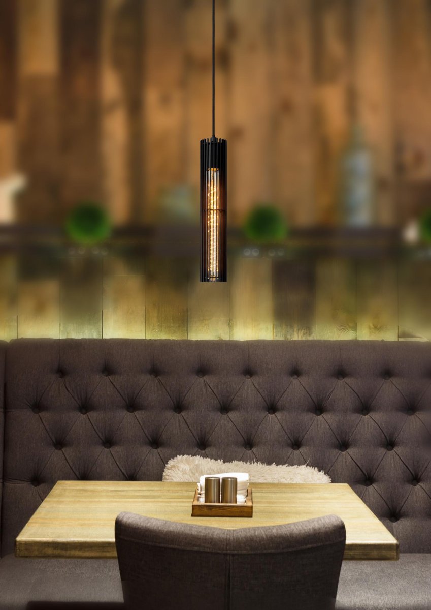 Lionel Ø6 Svart Taklampe Fra Lucide - Du kan justere lampen i høyden fra 50 til 180 centimeter og koble den til en dimmer for å skape en tom atmosfære.