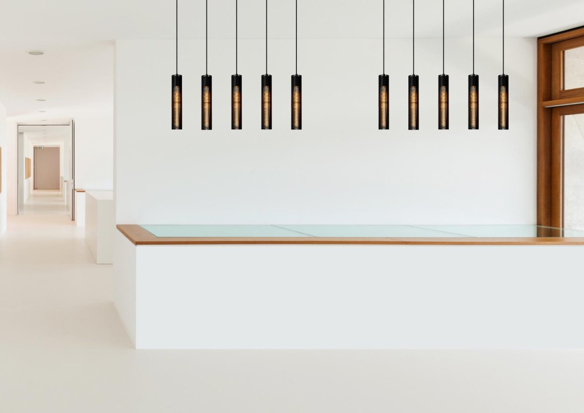 Lionel 100cm Svart Taklampe Fra Lucide - Hver lampeskjerm har fått ekstra oppmerksomhet, og de sorte metallribbene rundt lyskilden gir lampen et sofistikert preg.