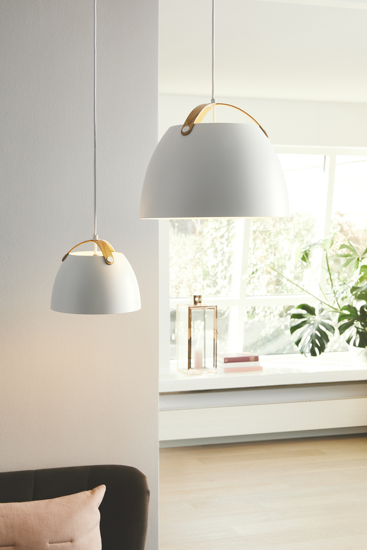 Oslo Ø24 Hvit Taklampe Fra Halo Design - Taklampen Oslo er en stilig og moderne lysløsning som kombinerer funksjon og design på; en sofistikert måte.