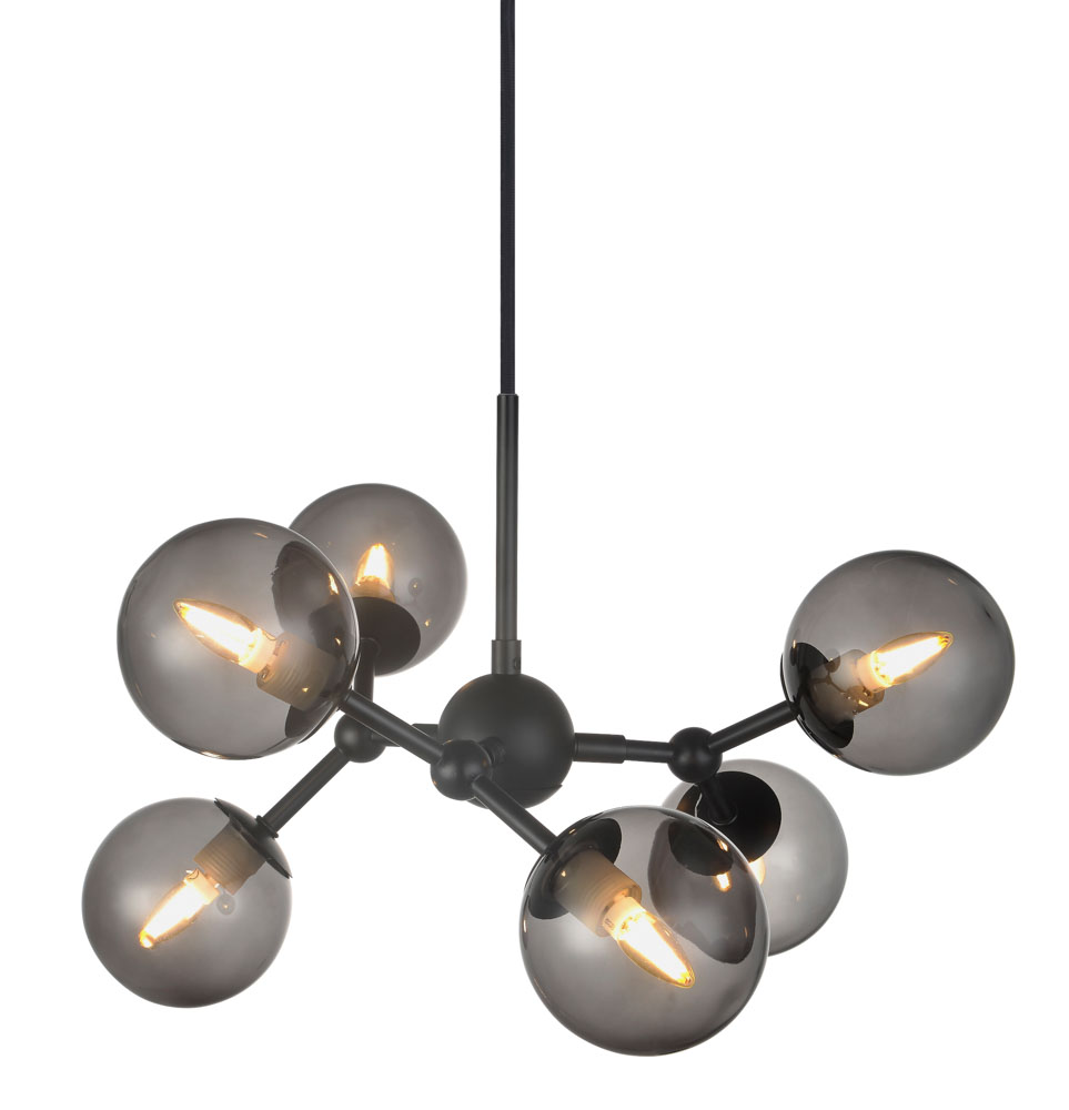 Atom 45cm Svart/røyk Taklampe Fra Halo Design - De nesten svevende glasskuplene er røykfargede, noe som skaper en fin spredning av lys i rommet.