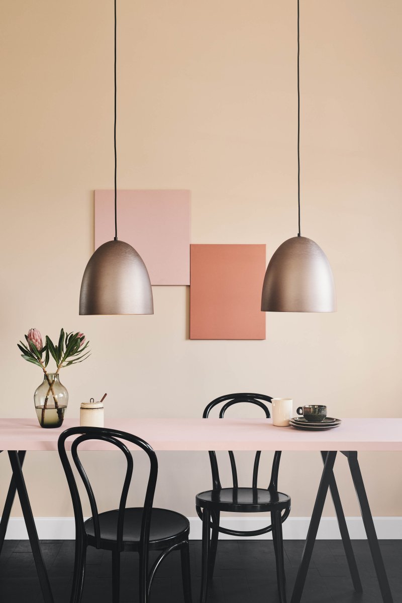 The Classic Ø30 Børstet oksid Taklampe Fra Halo Design - Classic sprer et jevnt og behagelig lys, perfekt for å skape en harmonisk atmosfære i hjemmet ditt.