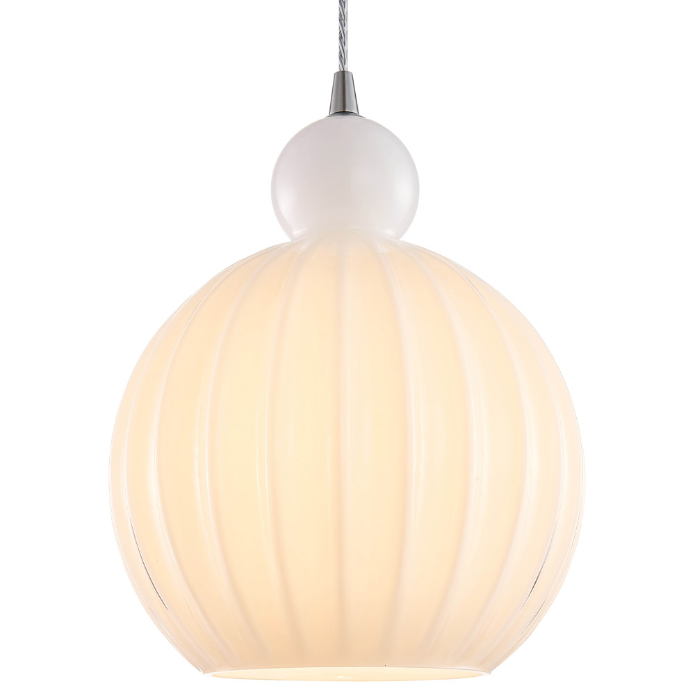 Ball Ball Ø32 Opal Taklampe Fra Halo Design - Ball Ball er et elegant anheng laget av opalglass.
