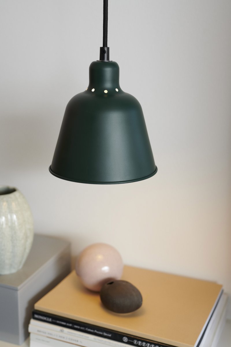 Carpenter Ø15 Grønn Taklampe Fra Halo Design - Capenter er et klassisk anheng med retrodesign.