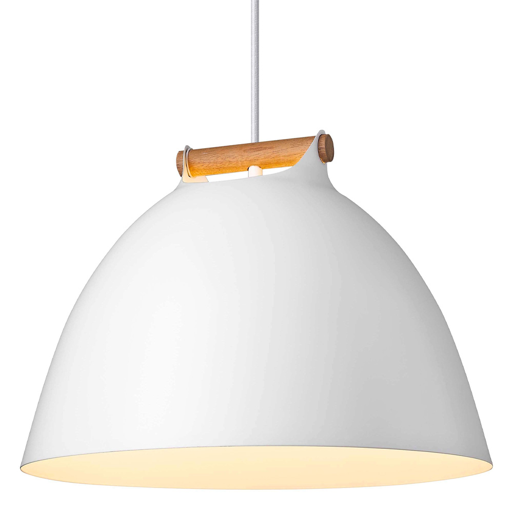 Zoom bilde av Århus Ø40 Hvit Taklampe Fra Halo Design - Med sin elegante hvite finish, tredetaljer og to forskjellige st&oslash;rrelser (24 cm og 40 cm) er &Aring;rhus perfekt for &aring; skape harmonisk belysning &ndash; fra koselige hj&oslash;rner til st&oslash;rre rom.