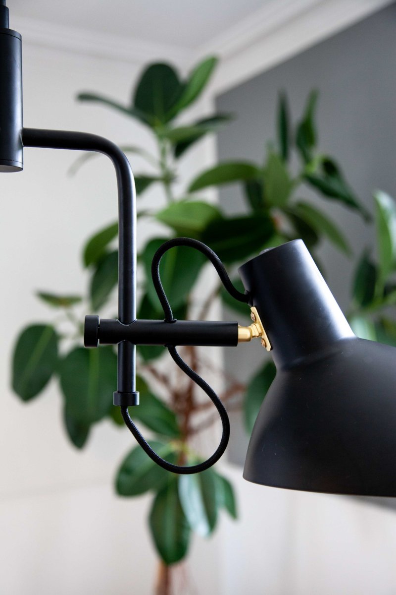 Metropole Ø73 Svart Taklampe Fra Halo Design - Metropole-serien er en komplett og funksjonell familie av lamper med en s&aelig;regen og industriell stil.
