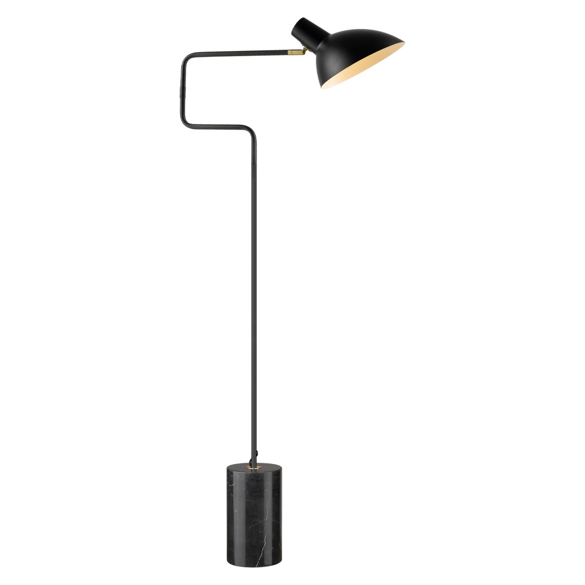 Metropole Deluxe Svart gulvlampe Fra Halo Design - Den mattsvarte metallkonstruksjonen kombinert med elegante messingdetaljer og en solid marmorbase skaper en luksuri&oslash;s og moderne f&oslash;lelse.