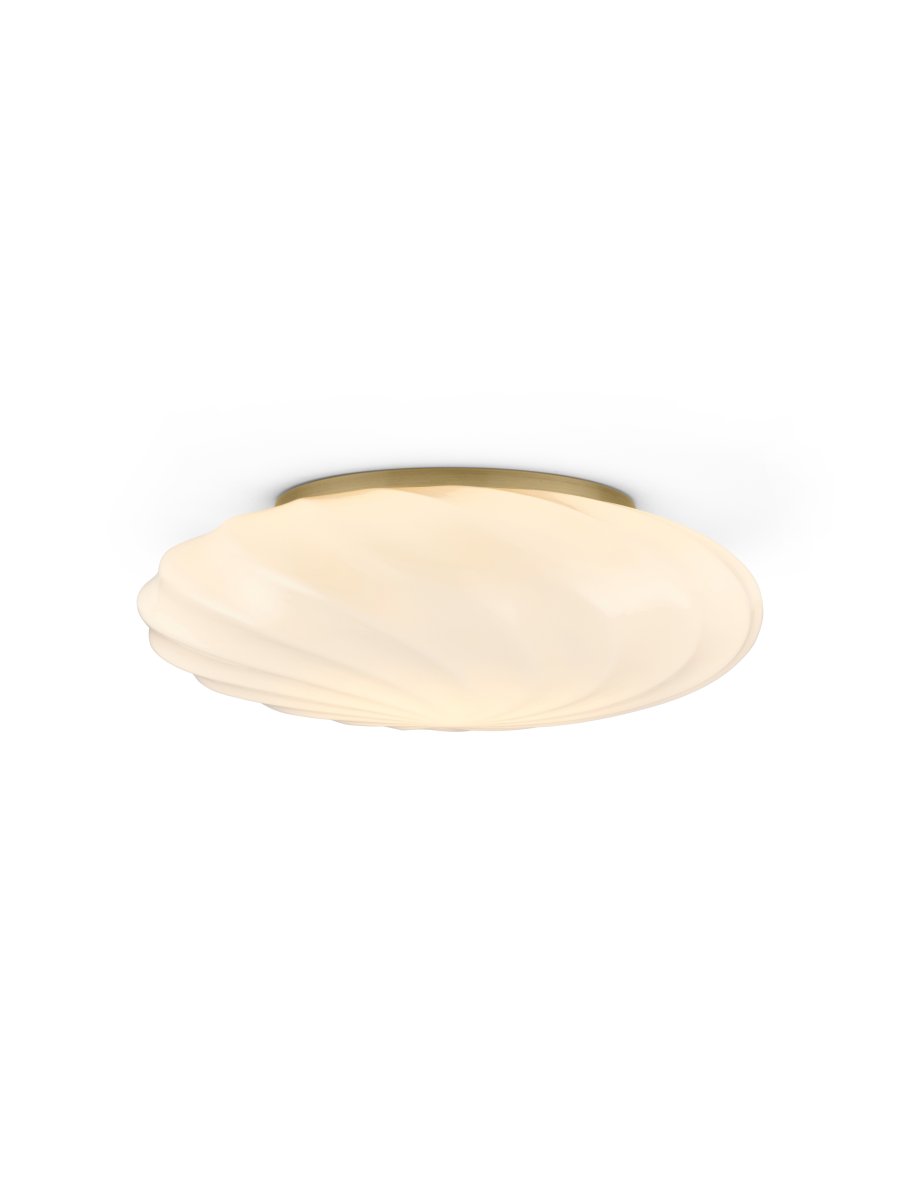 Twist Ø35 Antikk messing plafond Fra Halo Design - Gi hjemmet ditt et l&oslash;ft med Twist &ndash; den stilige tak/vegglampen som kombinerer moderne eleganse med et unikt vridd design.