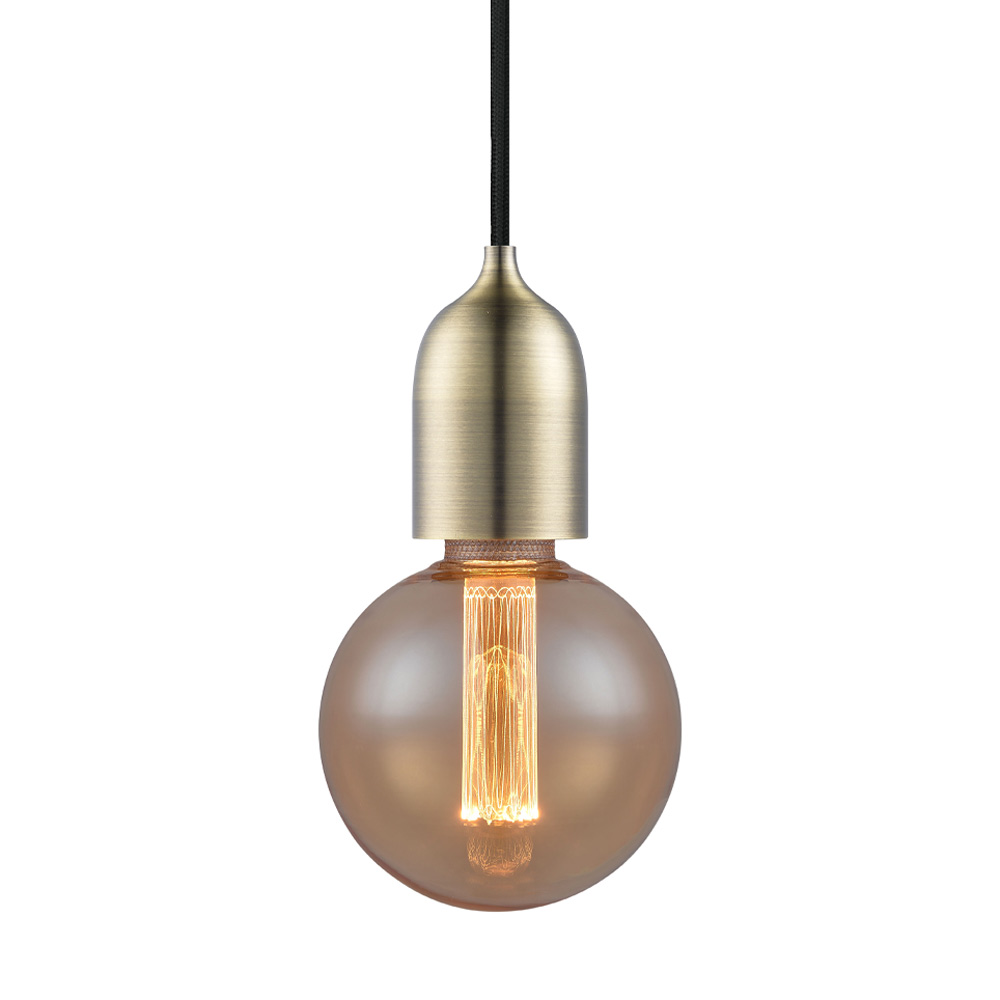 Classic Ø5 Antikk messing Taklampe Fra Halo Design - Plasser for eksempel flere i en gruppe over spisebordet eller som en pendel på soverommet over nattbordene, eller hvorfor ikke i et hjørne av stuen hvor det trengs litt ekstra koselig belysning.