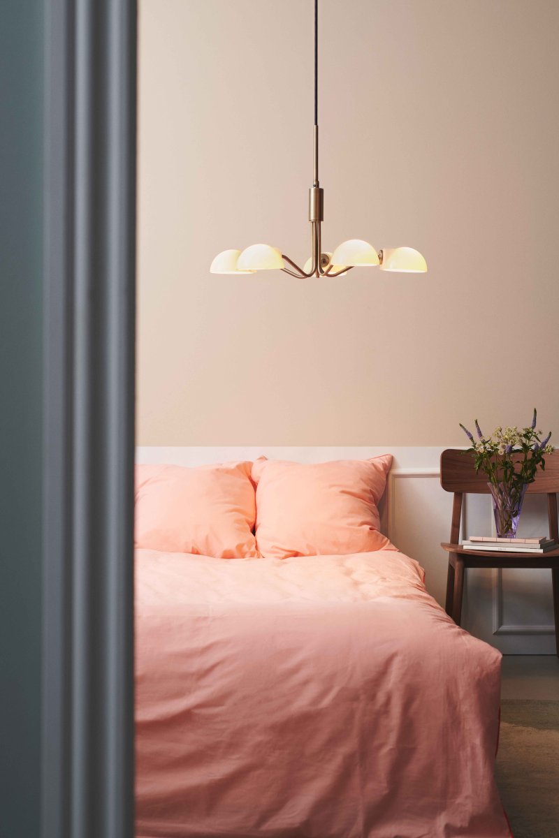 Kjøbenhavn Ø50 Antikk messing Taklampe Fra Halo Design - Med sitt balanserte design og eksklusive uttrykk blir Kj&oslash;benhavn en vakker og funksjonell lyskilde i hjemmet ditt.