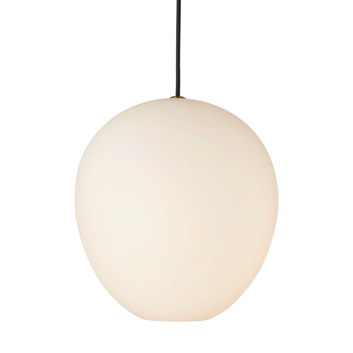 Wrong Ø26 Opal Taklampe Fra Halo Design - Uansett om den plasseres over spisebordet, i stuen eller i gangen, skaper Wrong en stilig og innbydende atmosf&aelig;re.