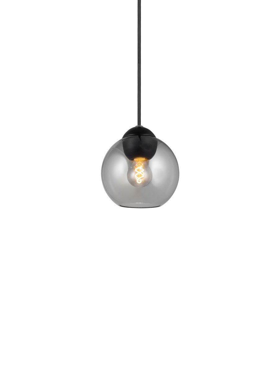 Bubbles Ø14 Røykfarget Taklampe Fra Halo Design - Den enkle formen på Bubbles-lampen gir den et vakkert design.