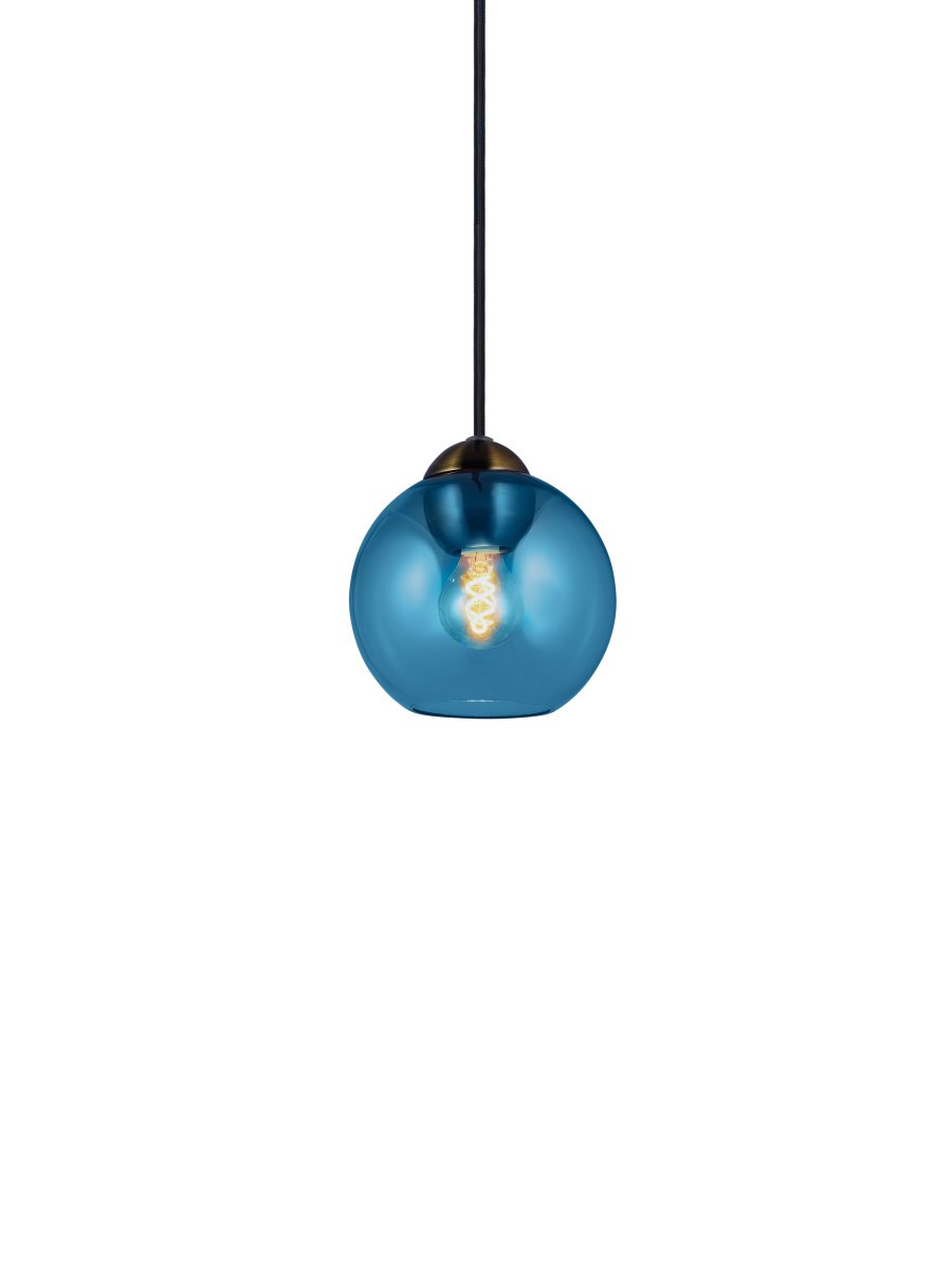 Bubbles Ø14 Blå Taklampe Fra Halo Design - Den enkle formen på Bubbles-lampen gir den et vakkert design.