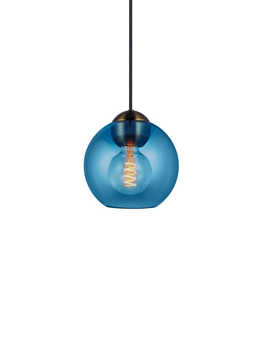Bubbles Ø18 Blå Taklampe Fra Halo Design - Den enkle formen på Bubbles-lampen gir den et vakkert design.