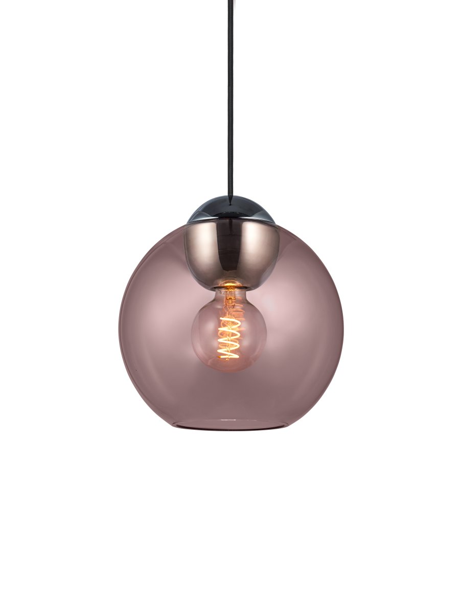 Bubbles Ø24 Rosa Taklampe Fra Halo Design - Det rosa glasset i kombinasjon med kromdetaljene bidrar til en eleganse og gir en fin spredning av lys i rommet når det er opplyst.