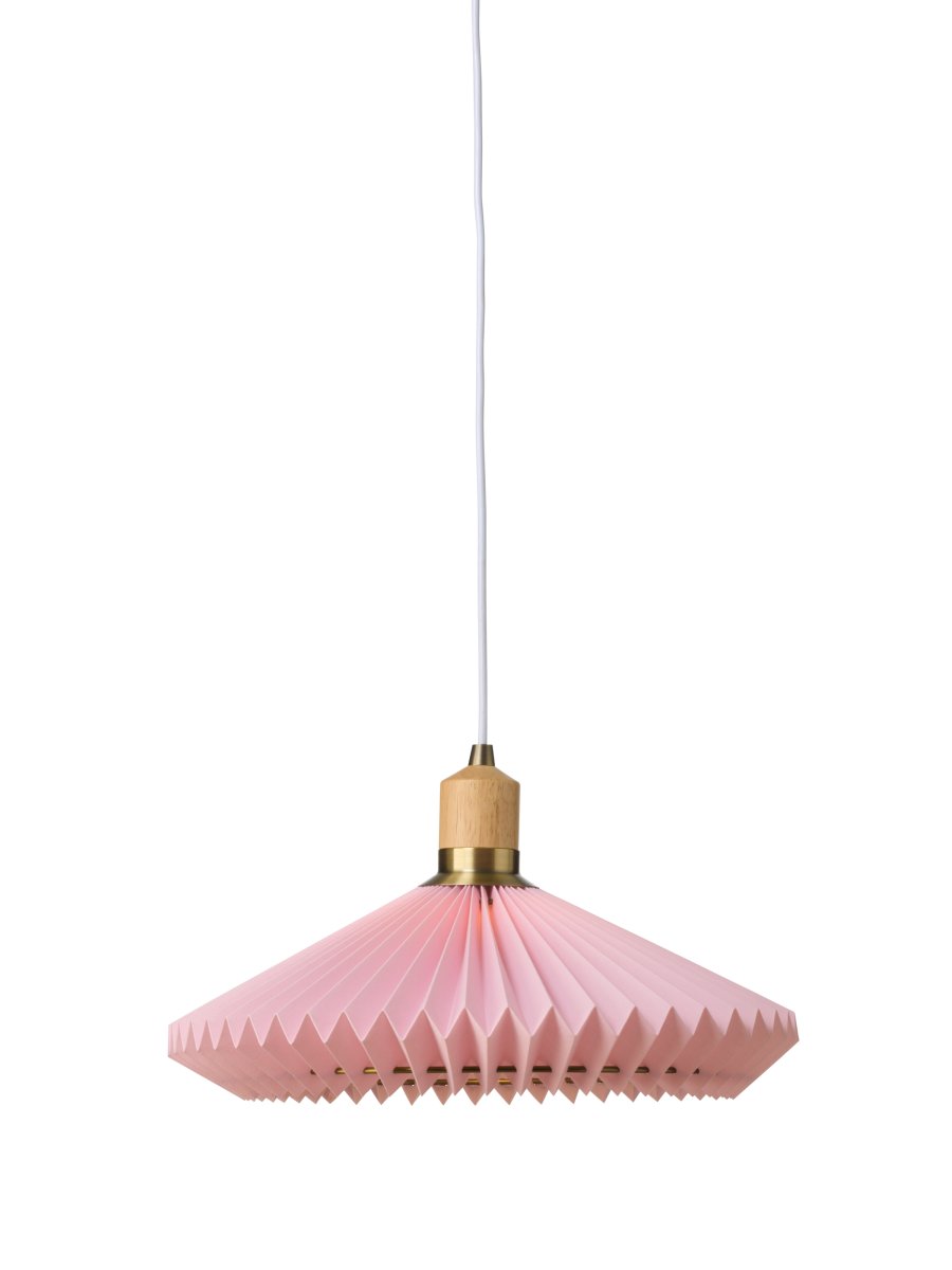 Zoom bilde av Paris Ø40 Rosa Taklampe Fra Halo Design - Med sin diameter på 40 cm sprer Paris et mykt og behagelig lys som bidrar til en koselig atmosfære.