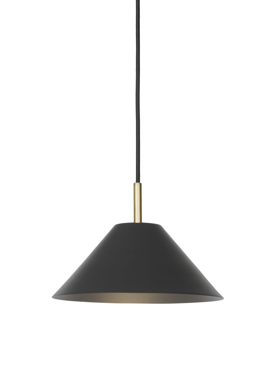 Hygge Ø24 Svart Taklampe Fra Halo Design - Hygge er en elegant og tidsriktig takpendel som kombinerer skandinavisk minimalisme med myke former.