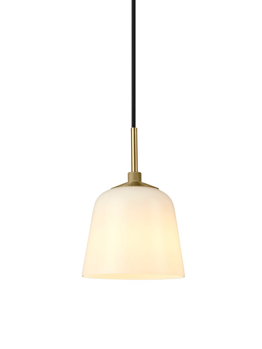 Room 49 Ø15 Antikk messing Taklampe Fra Halo Design - Room 49 er lampeserien som kombinerer skandinavisk design og funksjonalitet i et eksklusivt mesterverk.