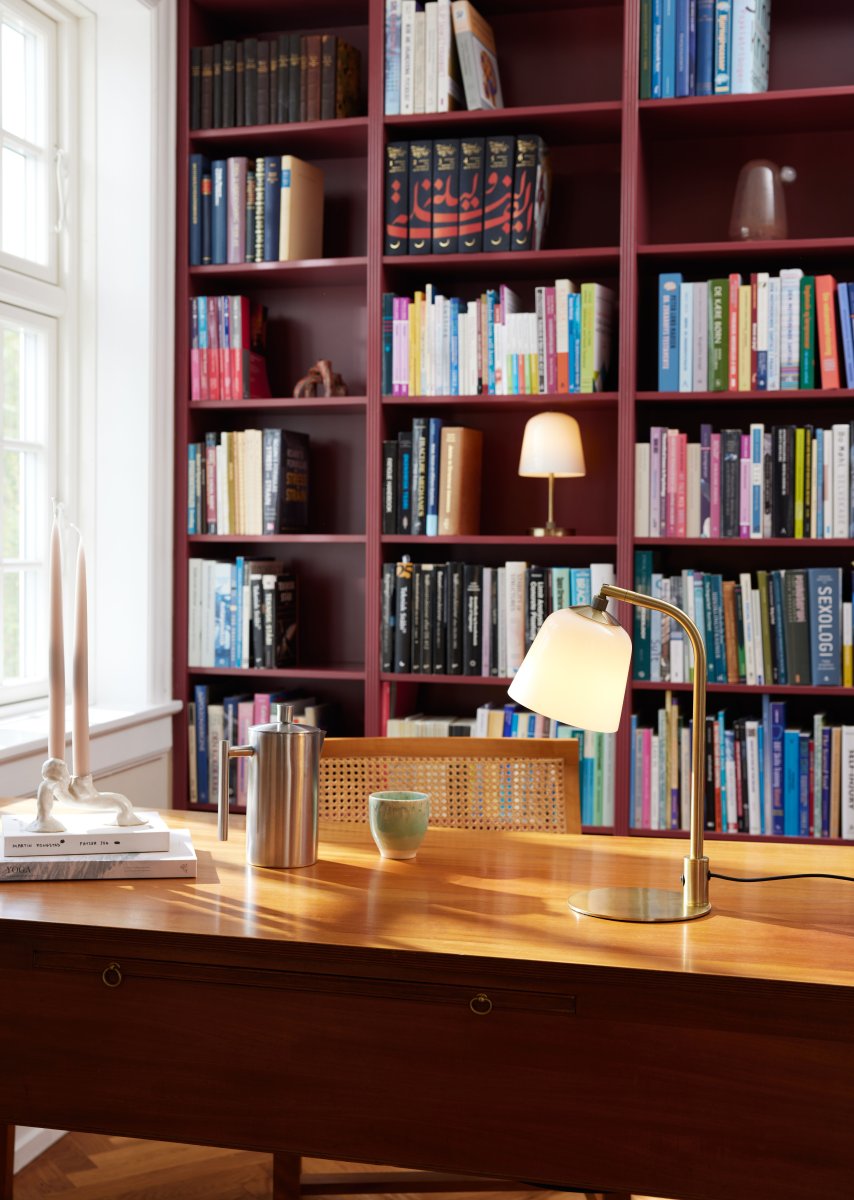 Room 49 40cm Antikk messing bordlampe Fra Halo Design - Rom 49 er ikke bare en lyskilde &ndash; det er en stilig interi&oslash;rdetalj som fremhever enhver plass.