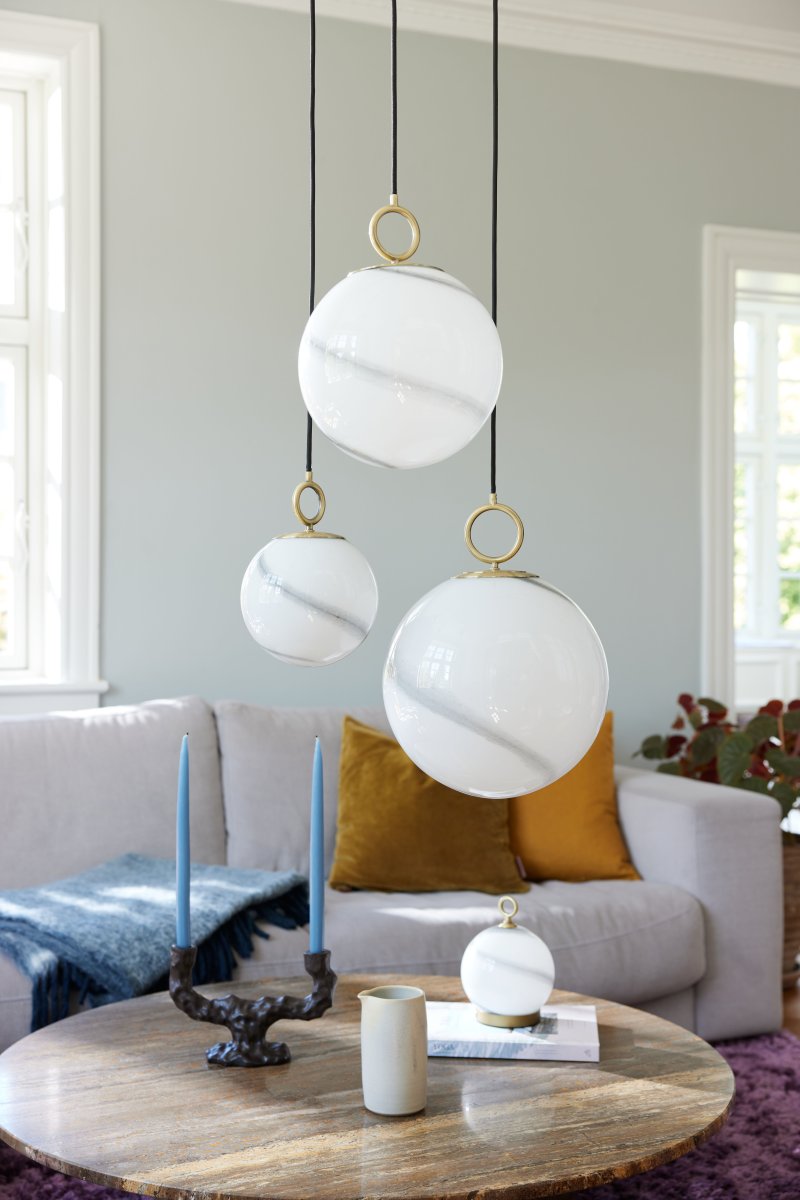 Stockholm Ø18 Grå Taklampe Fra Halo Design - Stockholm er ikke bare en lampe, men en stilig interi&oslash;rdetalj som gir hjemmet ditt et eksklusivt preg.