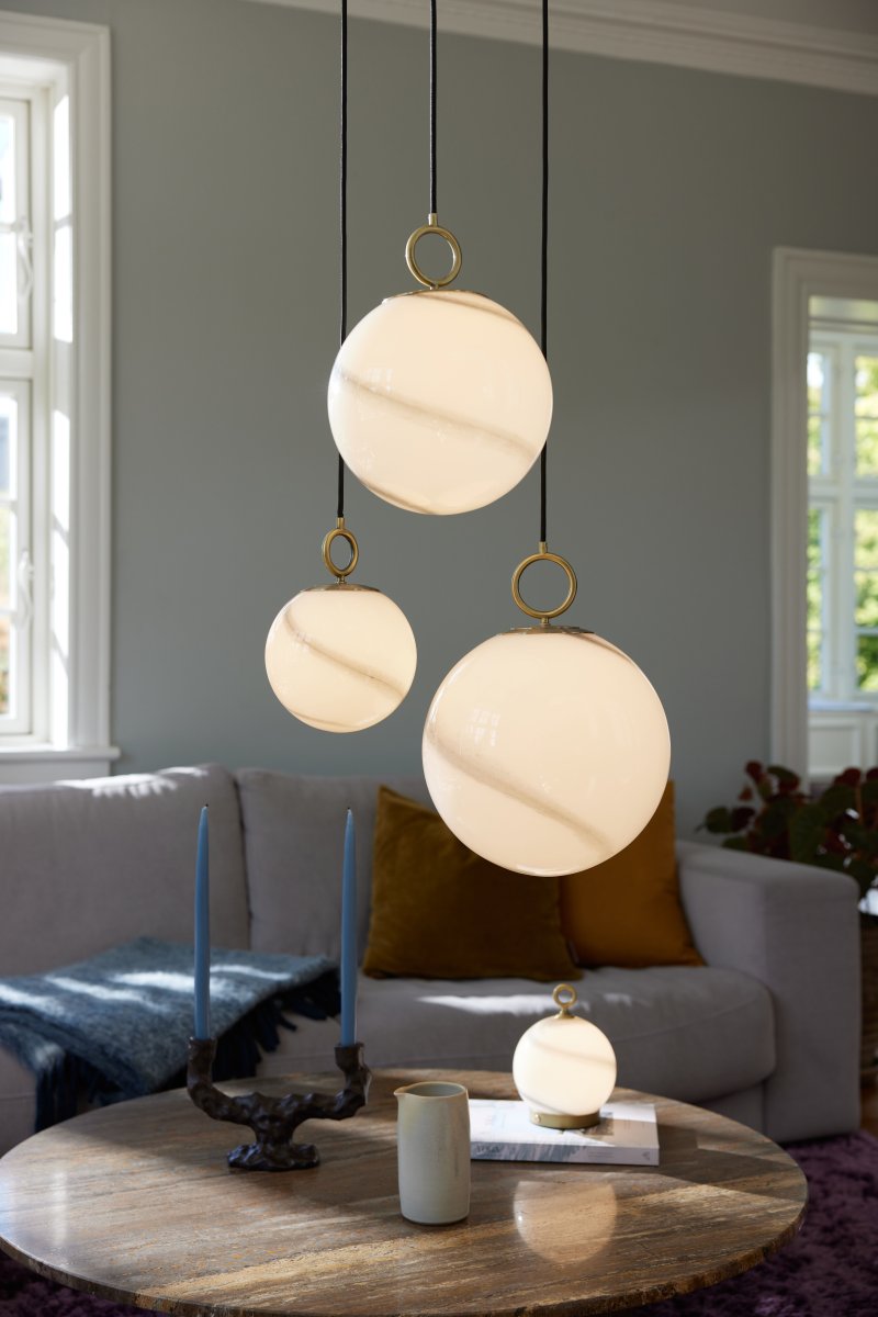 Stockholm Ø18 Grå Taklampe Fra Halo Design - Stockholm er ikke bare en lampe, men en stilig interi&oslash;rdetalj som gir hjemmet ditt et eksklusivt preg.