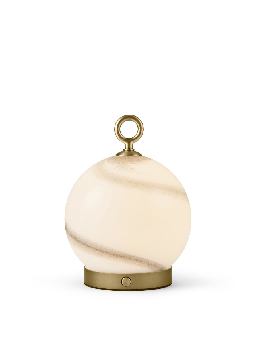 Stockholm 20cm Grå bærbar Fra Halo Design - Den er IP44-klassifisert og kan brukes både innendørs og utendørs (men bør oppbevares og lades innendørs).