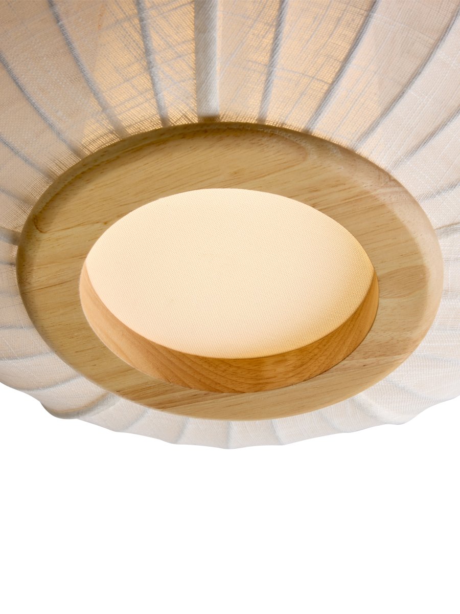 Balloon Ø40 Kremhvit plafond Fra Halo Design - Med sitt elegante design passer Balloon perfekt på soverommet, i stuen eller i gangen, hvor den blir en vakker detalj i taket.
