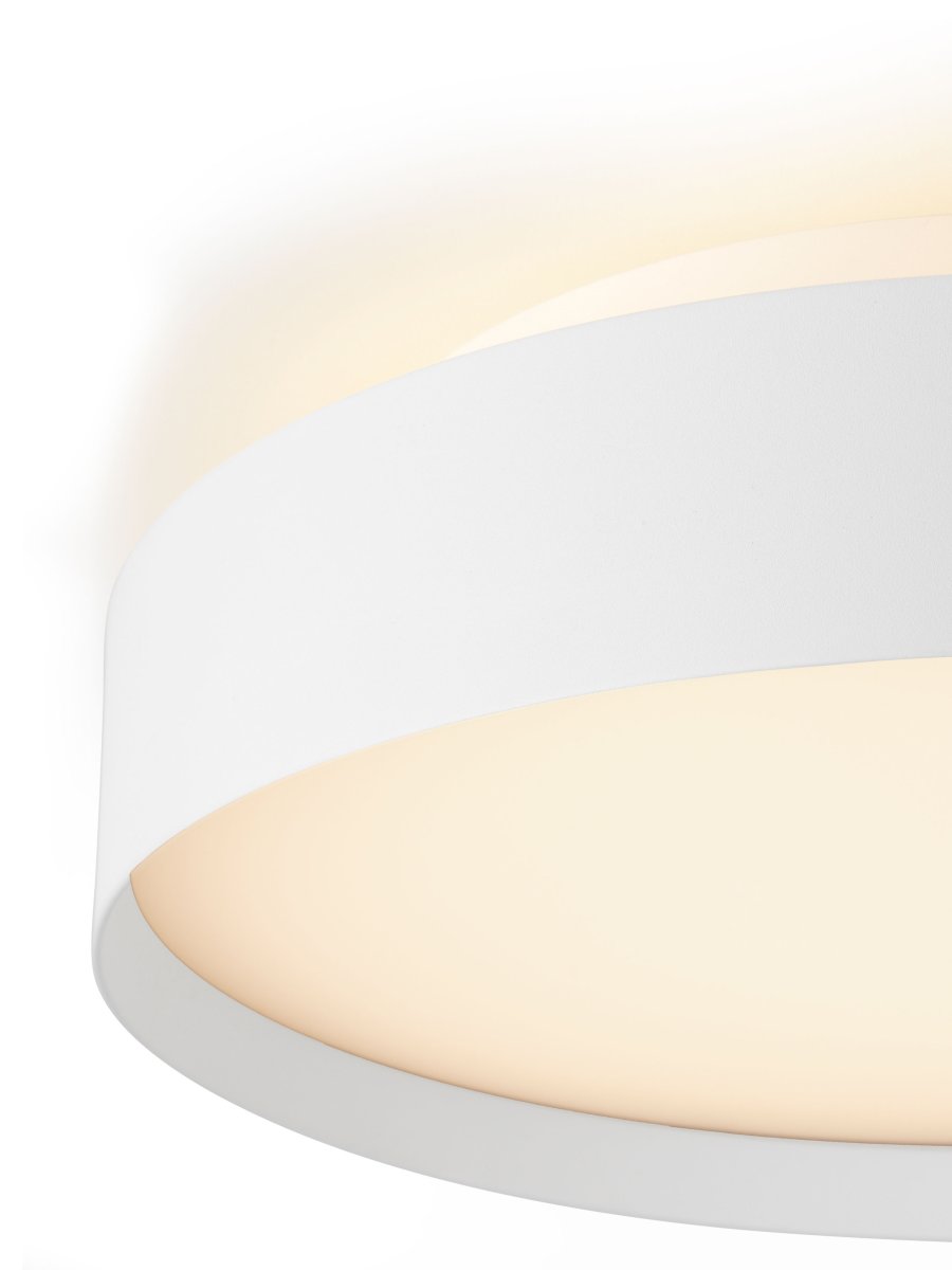 Backlight Full Ø30 Hvit plafond Fra Halo Design - Den har ogs&aring; en innebygd minnefunksjon slik at den vil huske den siste innstillingen n&aring;r den sl&aring;s p&aring; igjen.