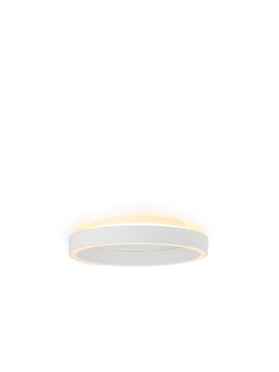 Backlight String Ø30 Hvit plafond Fra Halo Design - Den integrerte belysningen har form av en LED-stripe som sitter nederst p&aring; rammen og p&aring; oversiden, som gir et fint lys opp i taket.