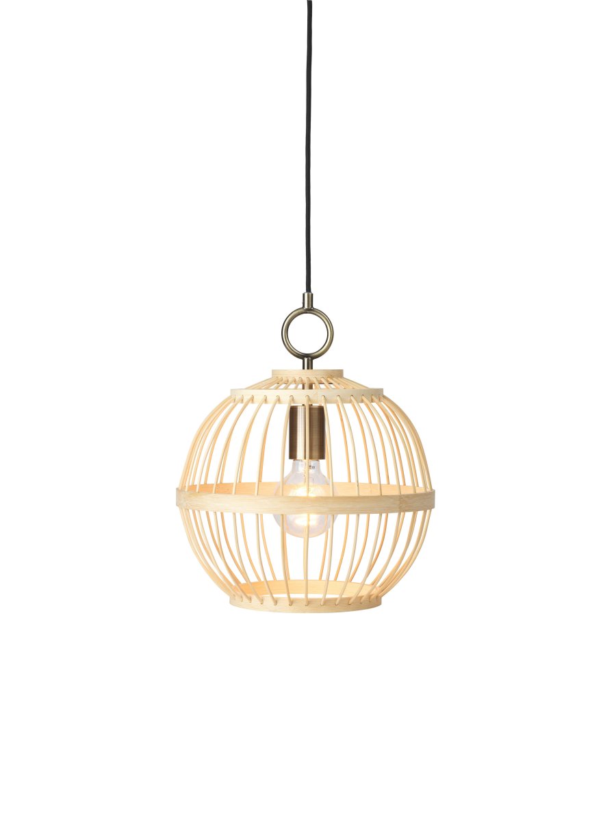 Stockholm Nordic Ø30 Natur Taklampe Fra Halo Design - Laget av lyst tre&auml; gir den en elegant og varm følelse som passer perfekt i både klassiske og moderne miljøer.