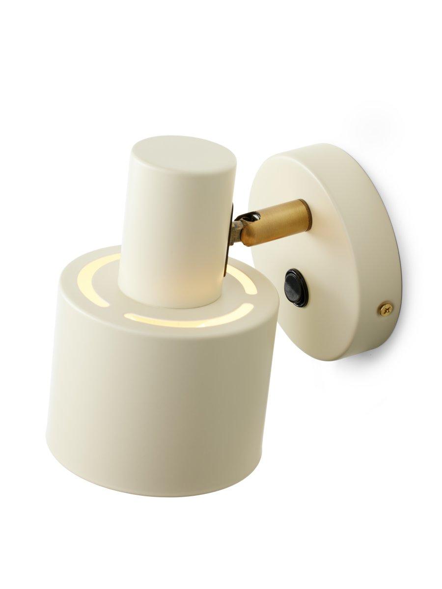 Vogue Krem leselampe Fra Halo Design - Vogue er det stilige valget for de som leter etter en lampe som både fremhever interiøret og oppfyller et praktisk formål.
