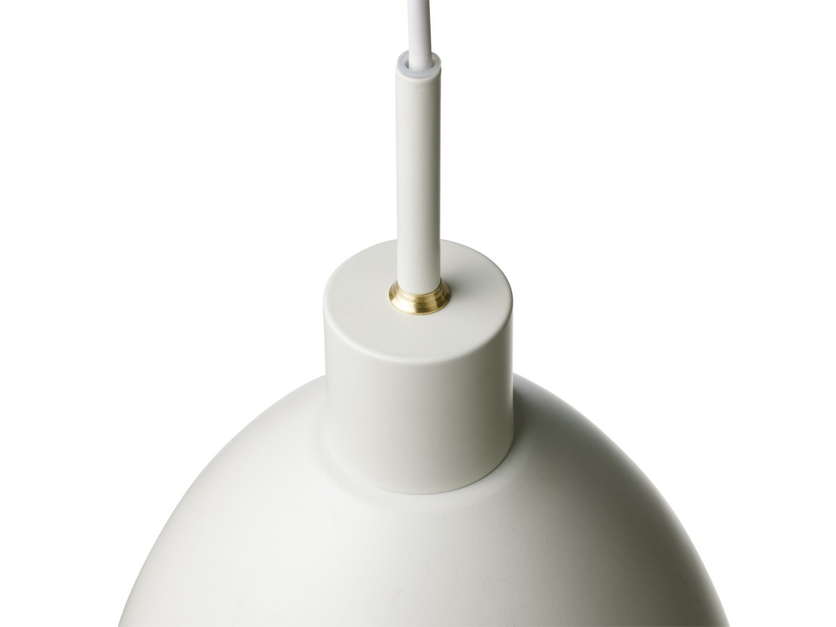 Rock Ø20 Hvit Taklampe Fra Halo Design - Rock er en lampe som kombinerer funksjonalitet med et trendy utseende &ndash; perfekt for å løfte innredningen din.