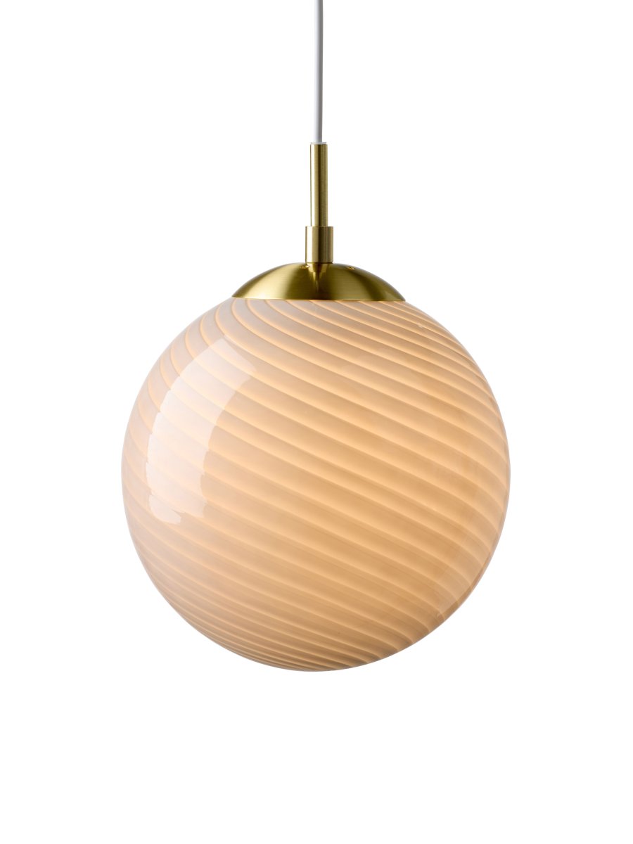 Candy Ball Ø25 Grå Taklampe Fra Halo Design - Candy Ball er en elegant pendellampe som kombinerer vakkert håndverk med moderne design.