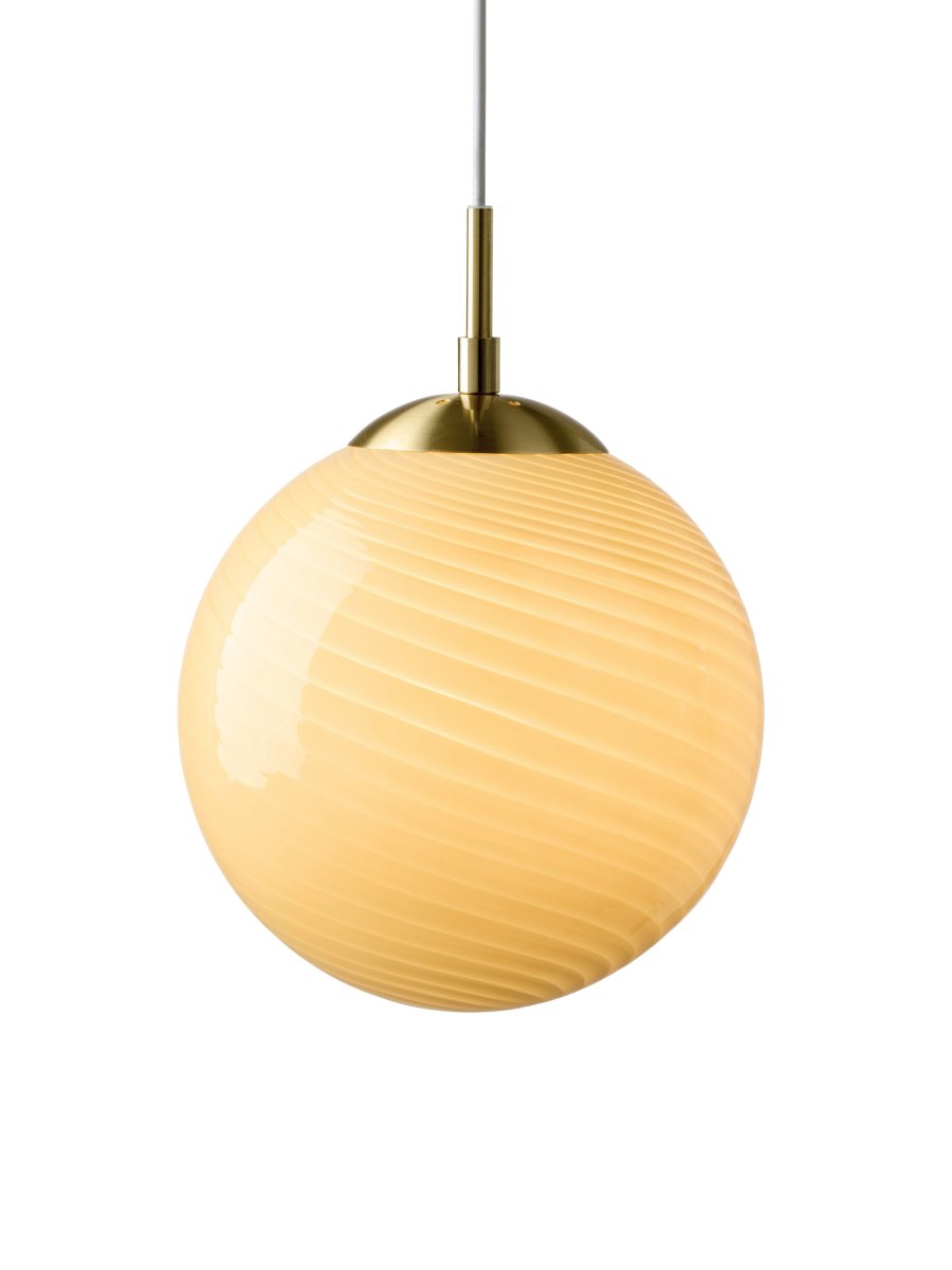 Zoom bilde av Candy Ball Ø25 Kremhvit Taklampe Fra Halo Design - Candy Ball er en elegant taklampe som kombinerer vakkert håndverk med moderne design.
