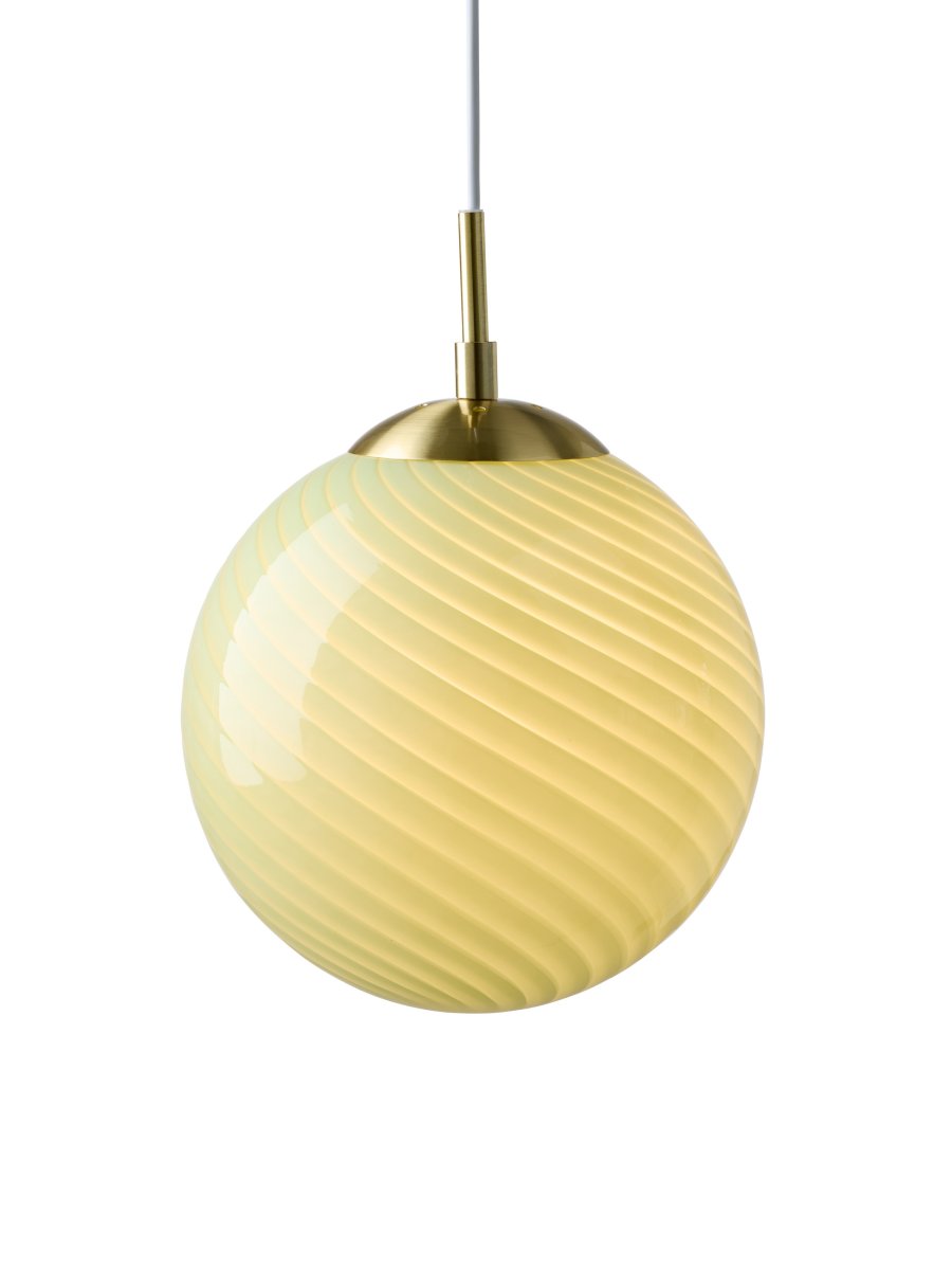 Zoom bilde av Candy Ball Ø25 Grønn Taklampe Fra Halo Design - Candy Ball er en elegant pendellampe som kombinerer vakkert h&aring;ndverk med moderne design.