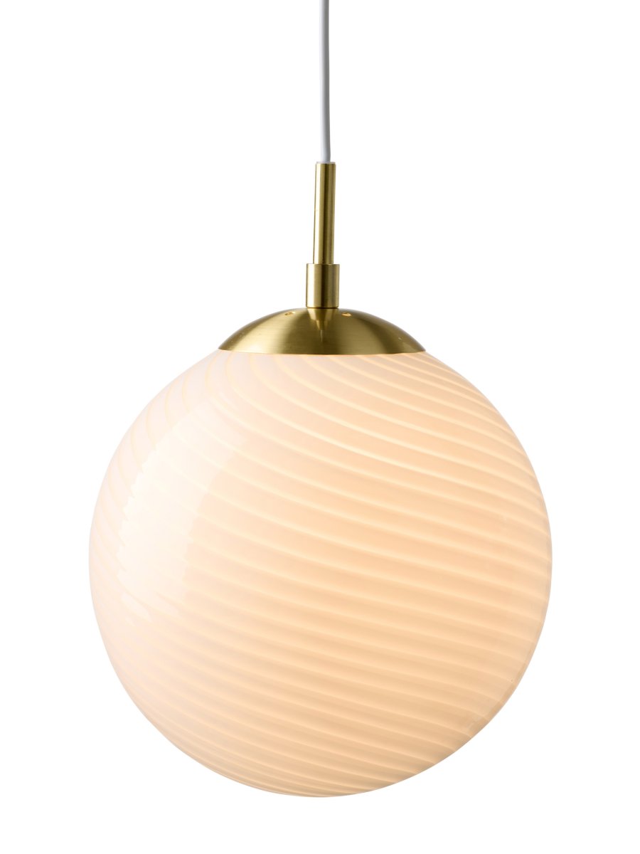 Zoom bilde av Candy Ball Ø30 Hvit Taklampe Fra Halo Design - Candy Ball er en elegant pendellampe som kombinerer vakkert håndverk med moderne design.