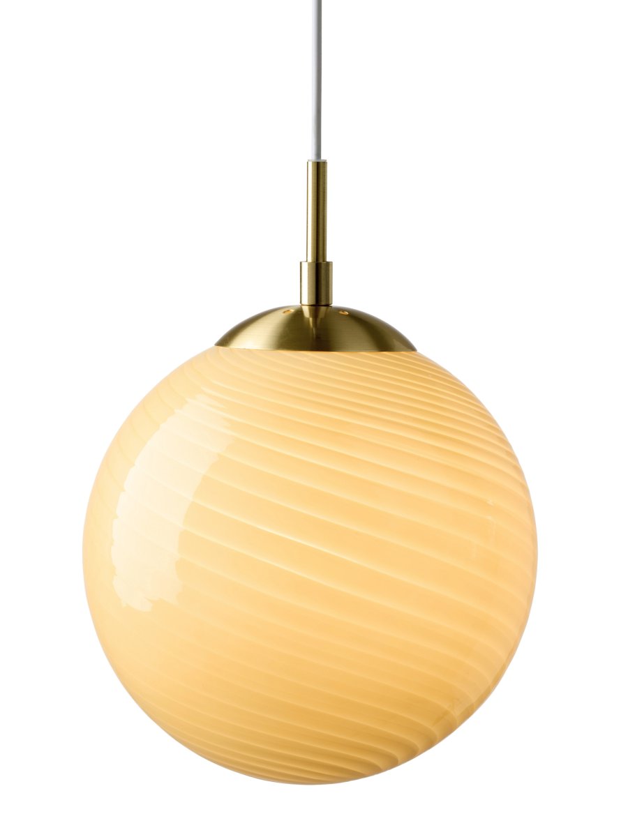 Candy Ball Ø30 Kremhvit Taklampe Fra Halo Design - Candy Ball er en elegant taklampe som kombinerer vakkert håndverk med moderne design.