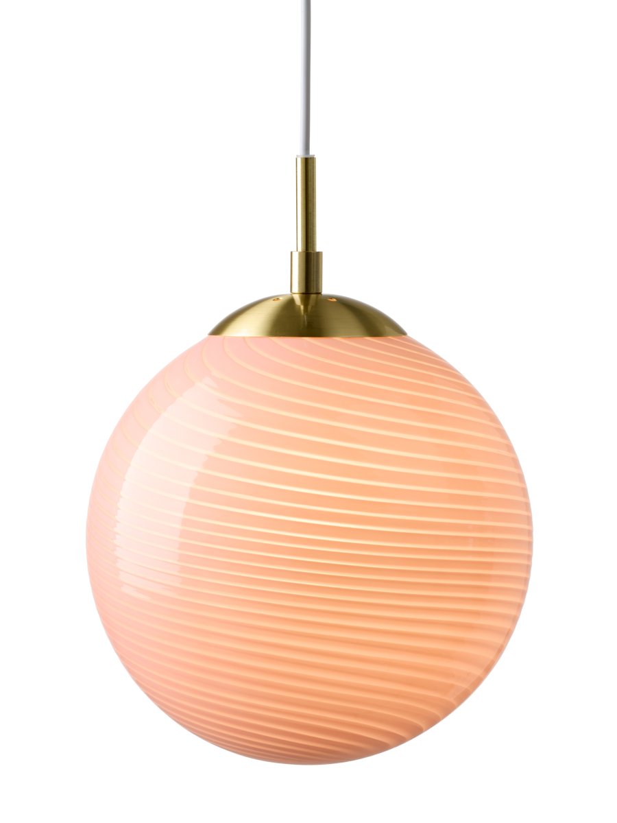 Candy Ball Ø30 Rosa Taklampe Fra Halo Design - Candy Ball er en elegant pendellampe som kombinerer vakkert h&aring;ndverk med moderne design.